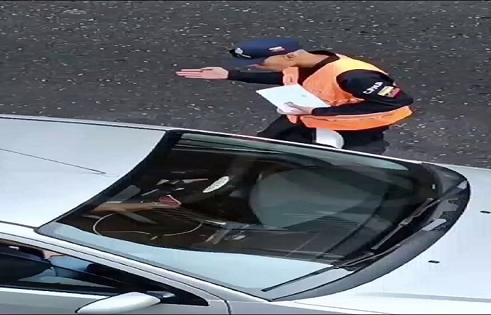 Se cayeron dos PNB tras una cámara captar su matraqueo en flagrancia