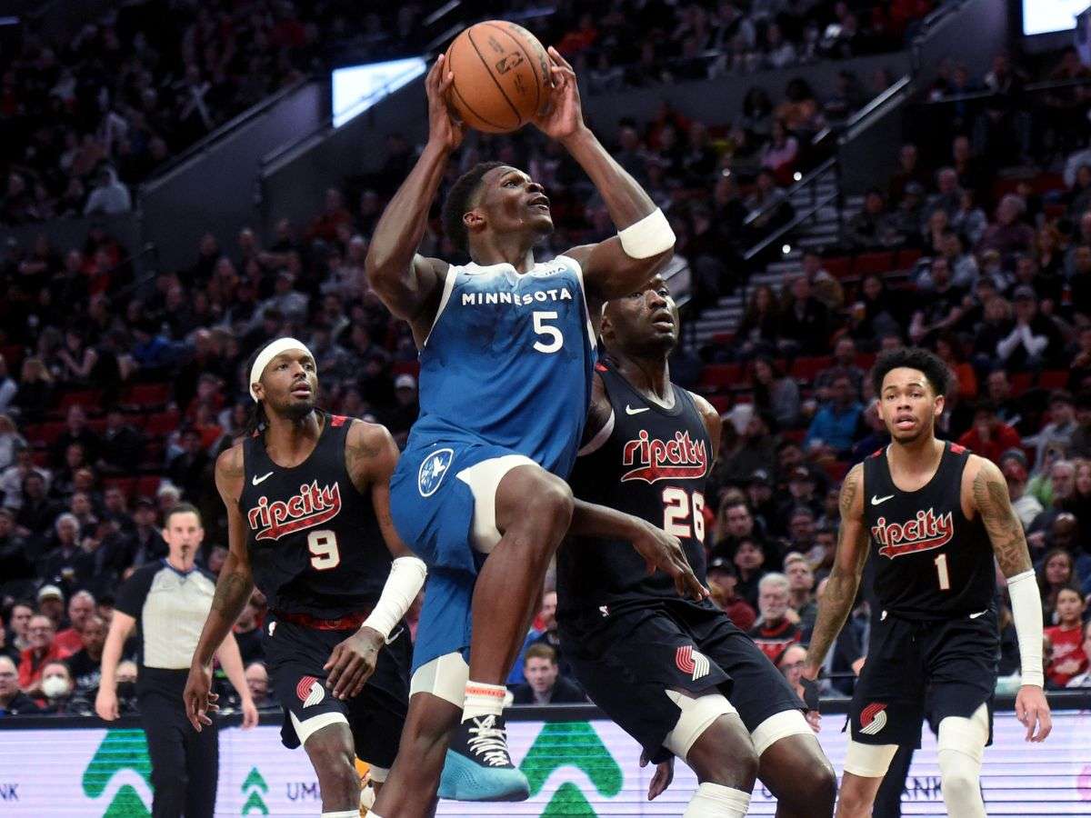 Timberwolves vencen y siguen líderes