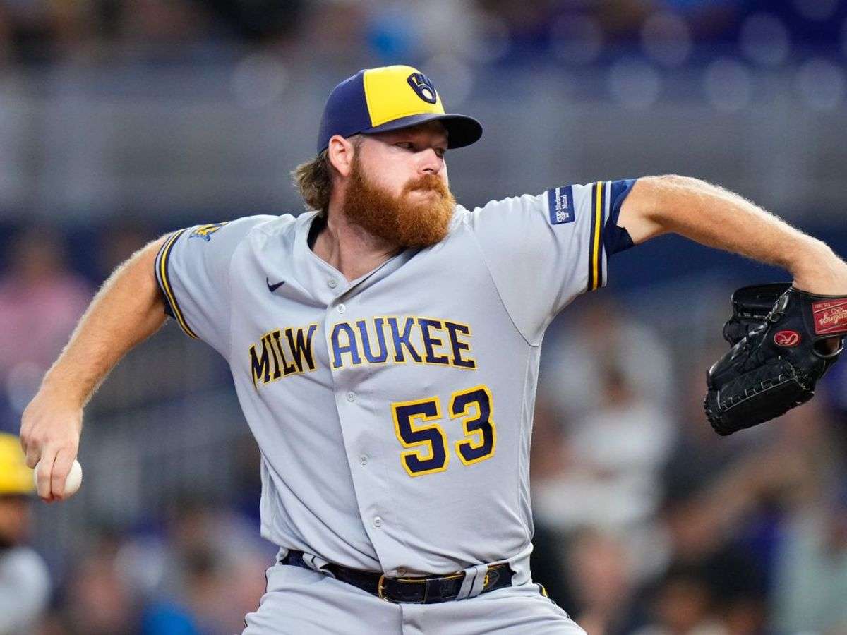 Brandon Woodruff se queda con Cerveceros