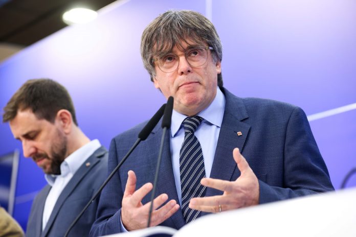 Tribunal Supremo de España investigará al independentista catalán Puigdemont por terrorismo