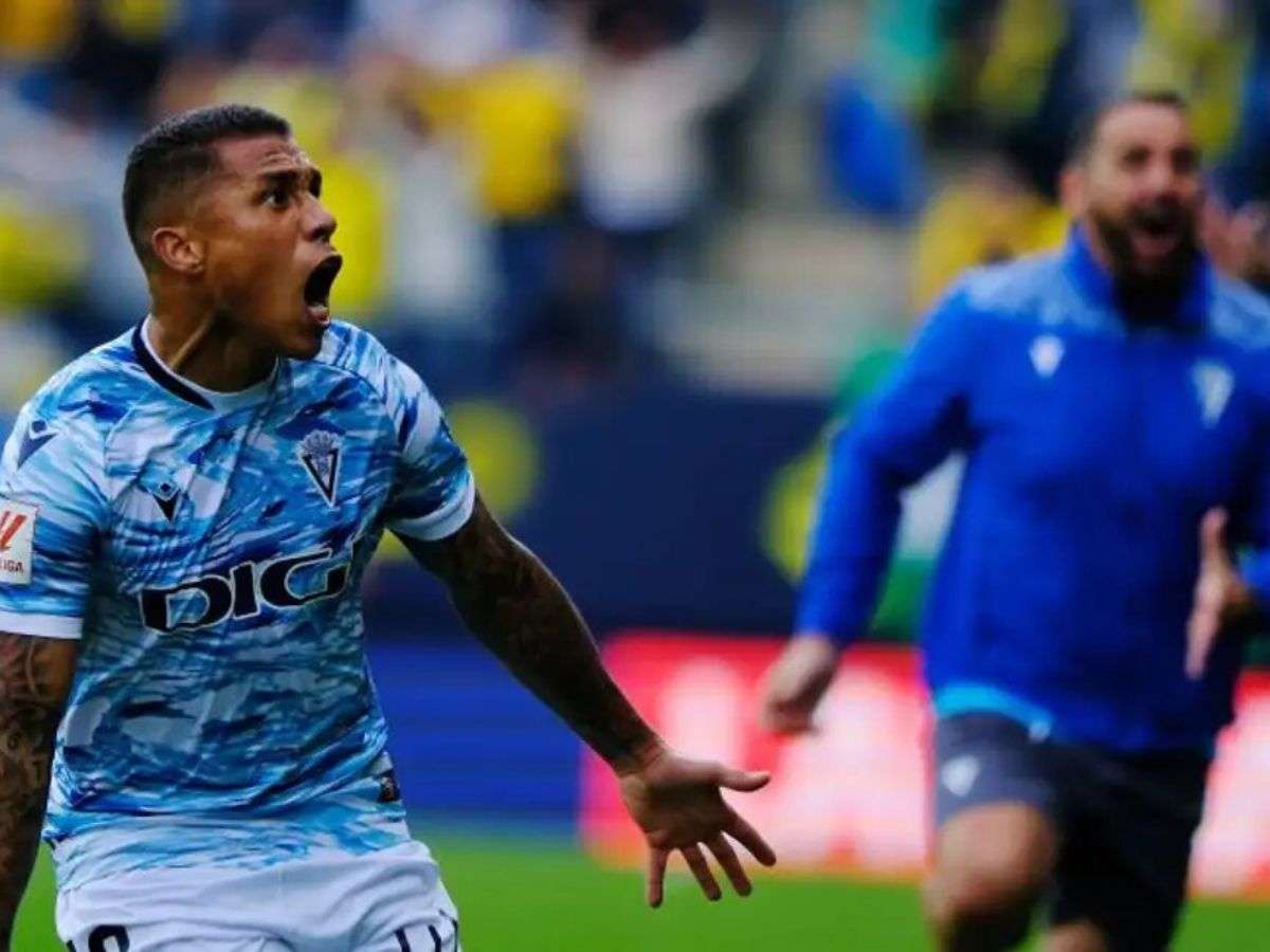 Golazo de Machís mantiene con vida al Cádiz