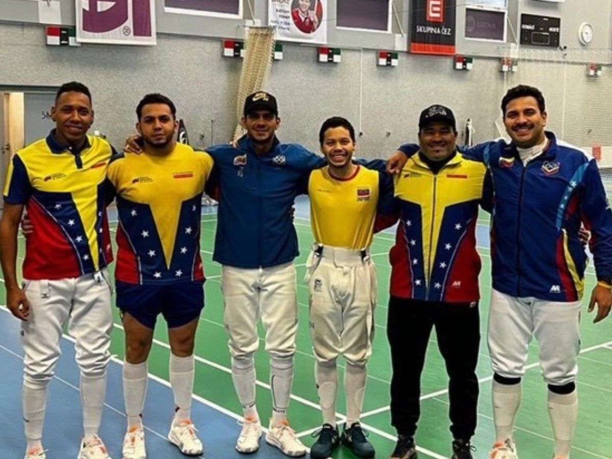 Equipo de espada masculino clasifica a Paris 2024
