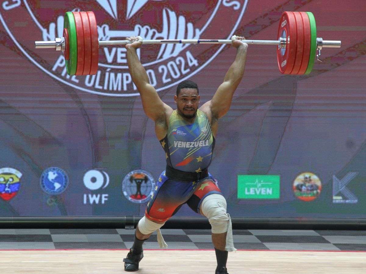 Jeyson Arias mostró su poder en los 102 Kg