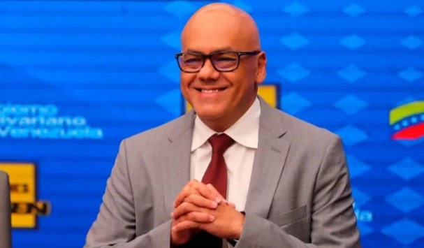 "Estás más pelado que rodilla de chivo"