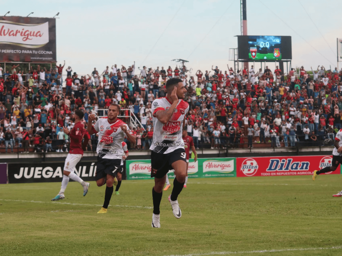 Richard Blanco es una fuerza inagotable para convertir goles