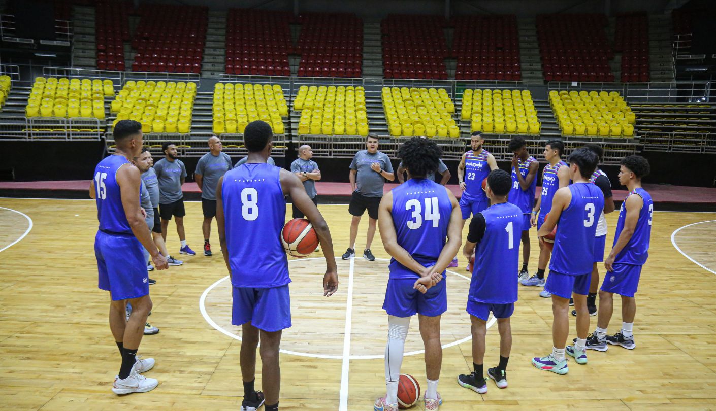 Sebastian Cano Caporales: Venezuela comenzó a entrenar en el Domo José María Vargas