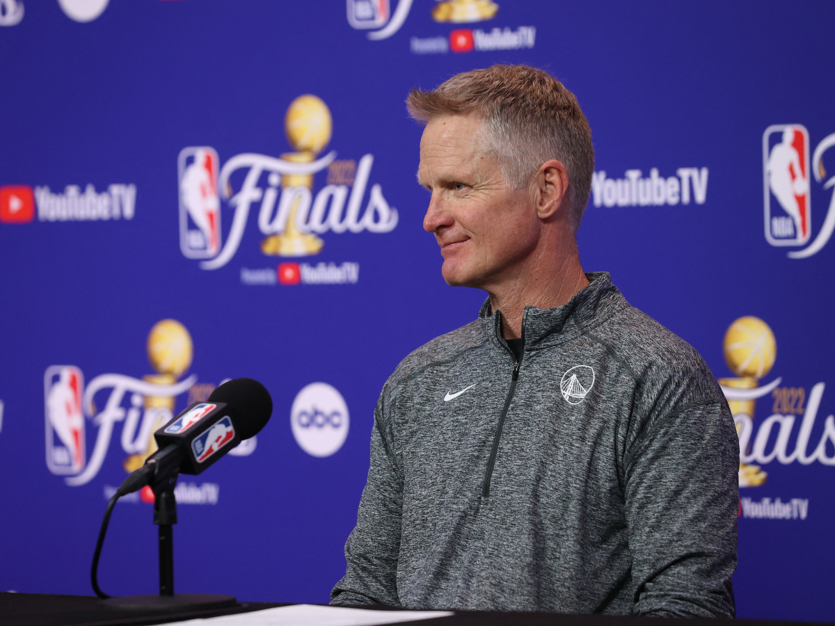 Steve Kerr seguirá siendo entrenador de Warriors