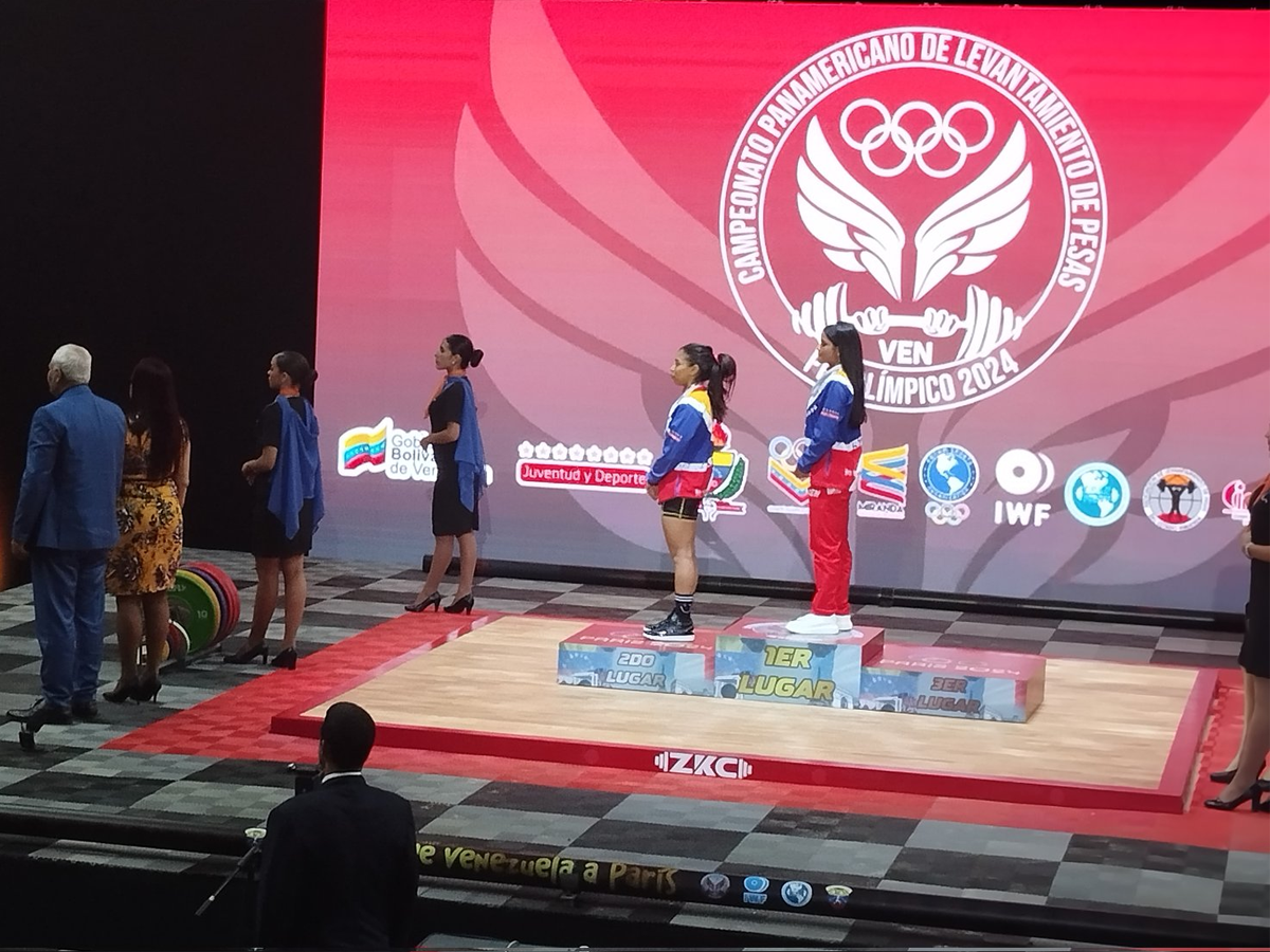 Victoria Tovar campeona absoluta en categoría de 45kg