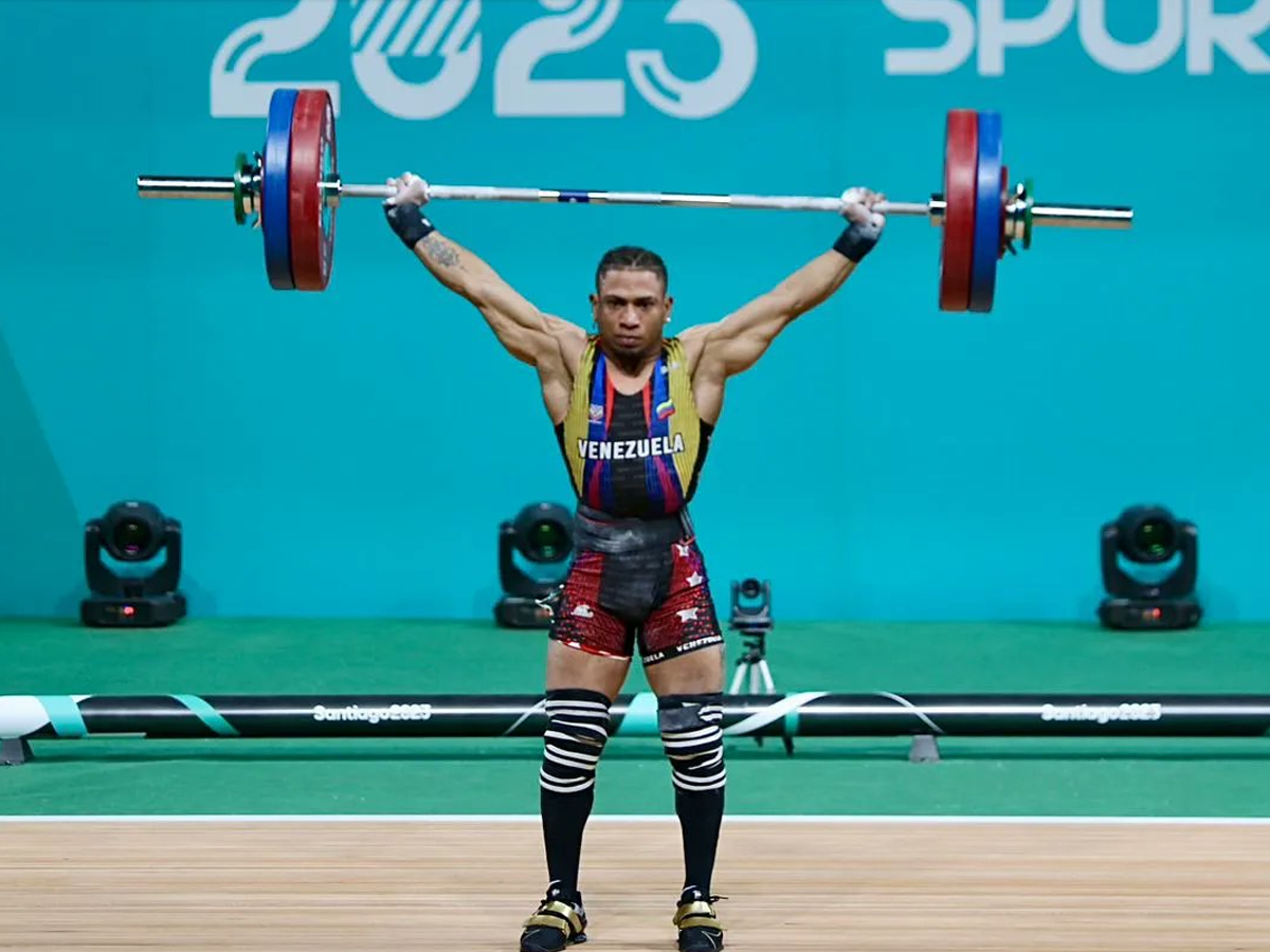 Wilkeinner Lugo es bronce en envión de 61kgs