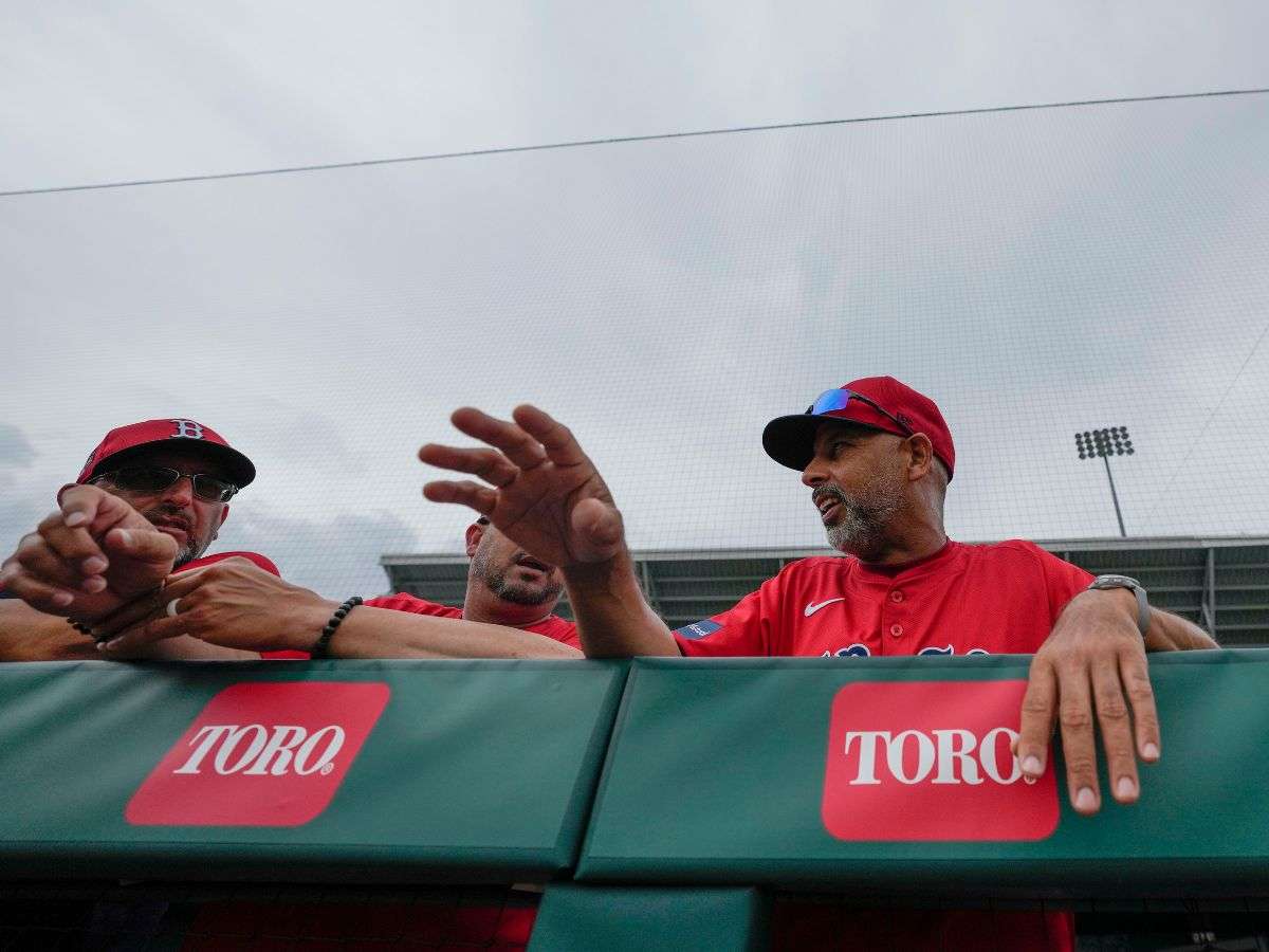Alex Cora revela que apoyó a Tiburones