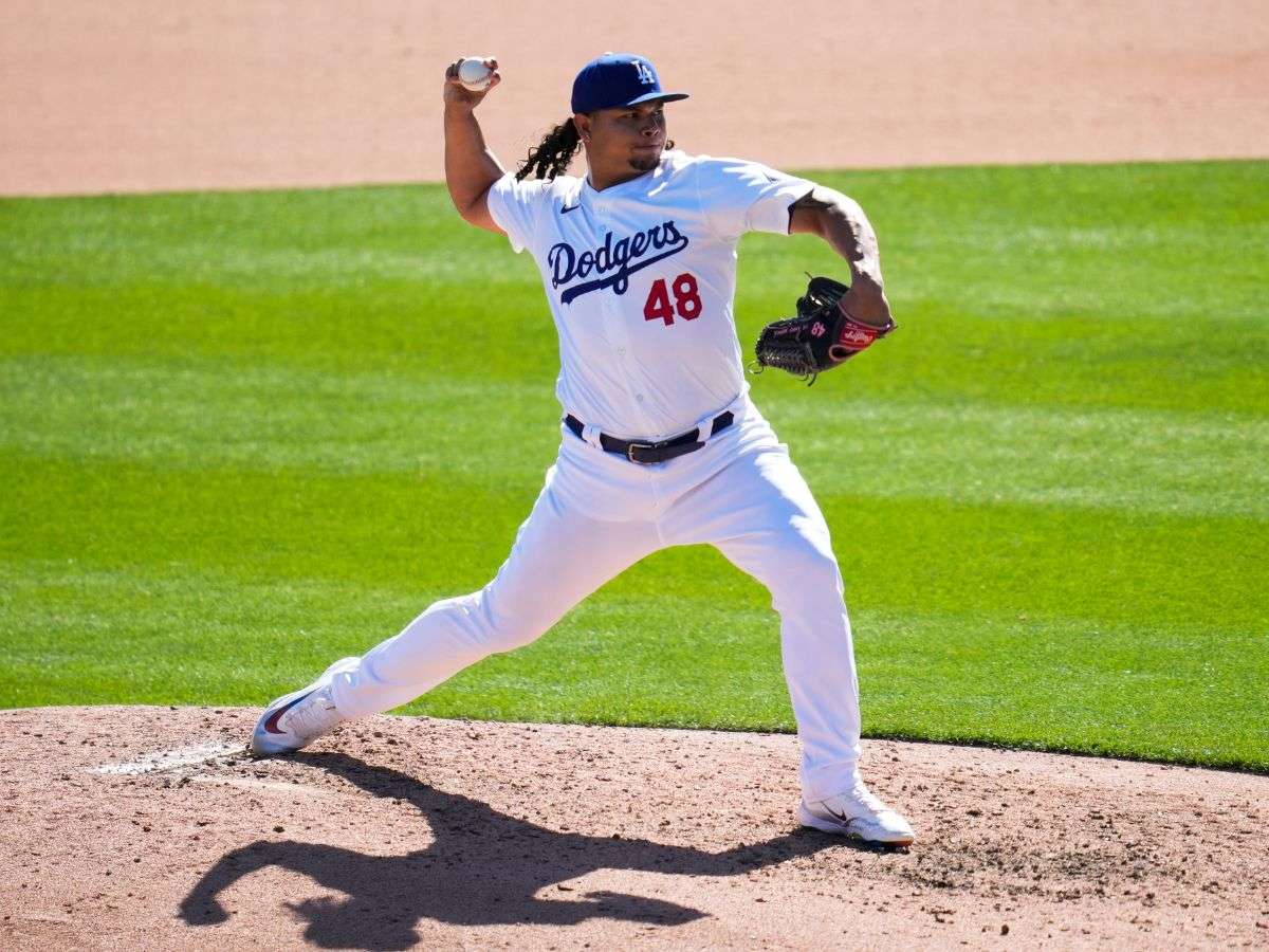 Brusdar Graterol no viajará a Corea con Dodgers