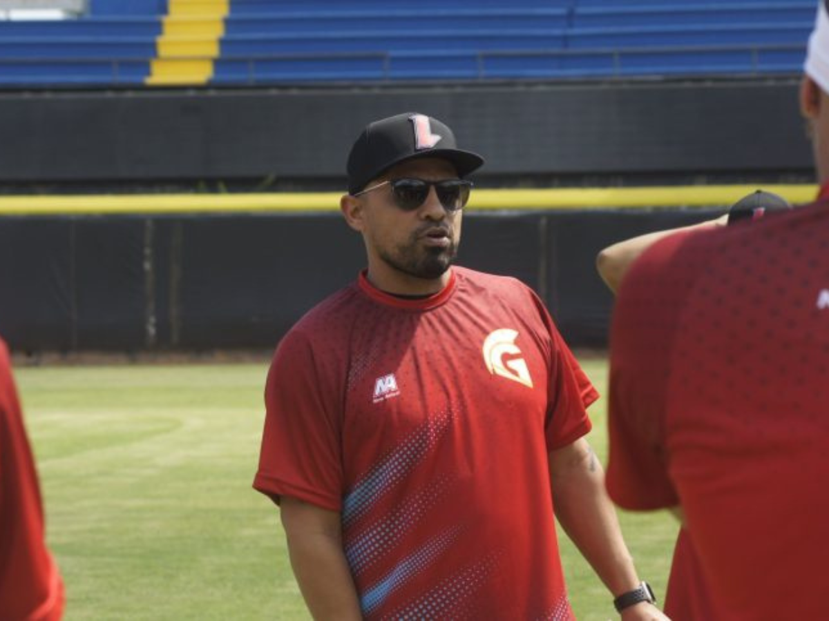 César Izturis continuará al mando de Guerreros
