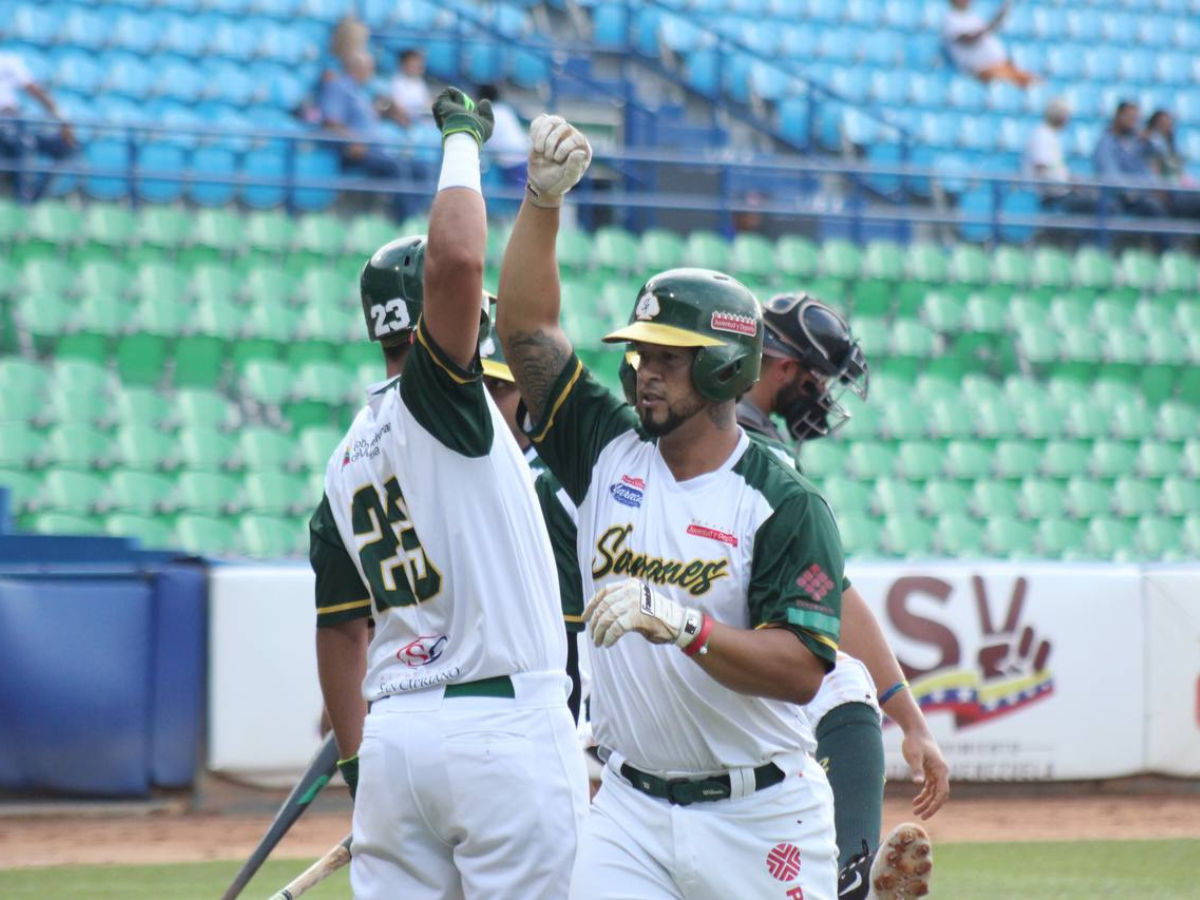 Cheslor Cuthbert repite con Samanes