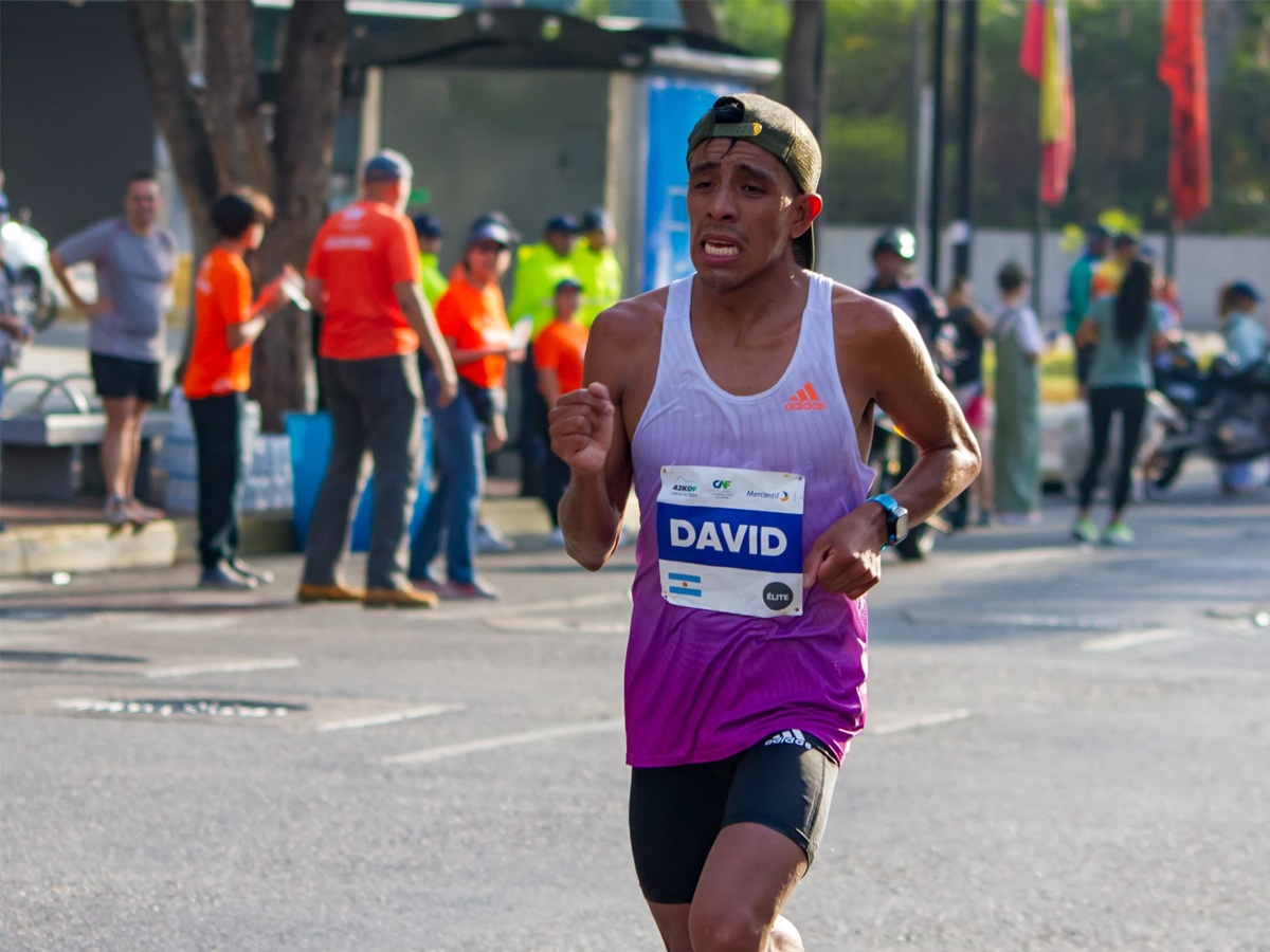 David Rodríguez y Lina Pantoja ganan maratón CAF