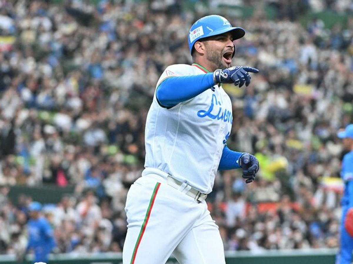 Mejía participó en juego de leyendas de Seibú