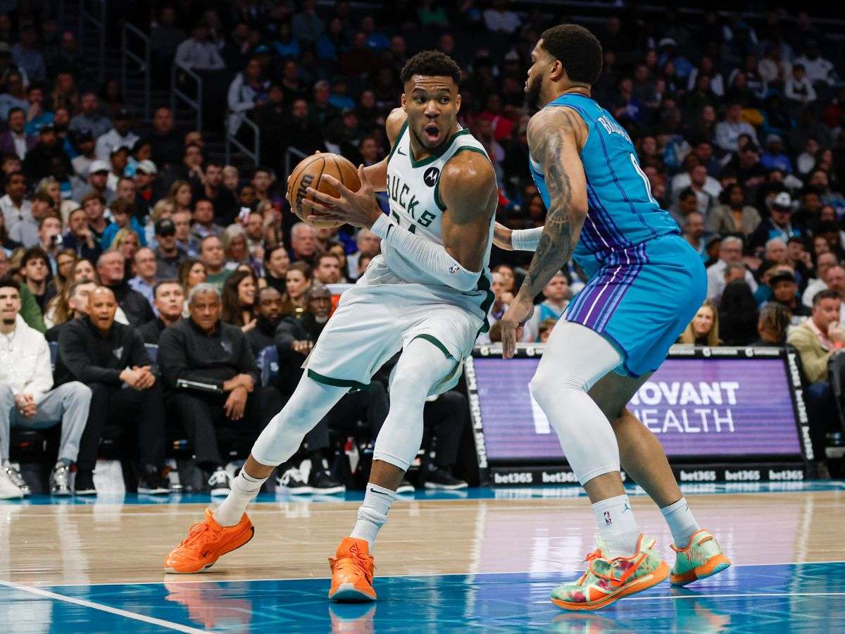 Giannis consigue doble doble en triunfo de Bucks
