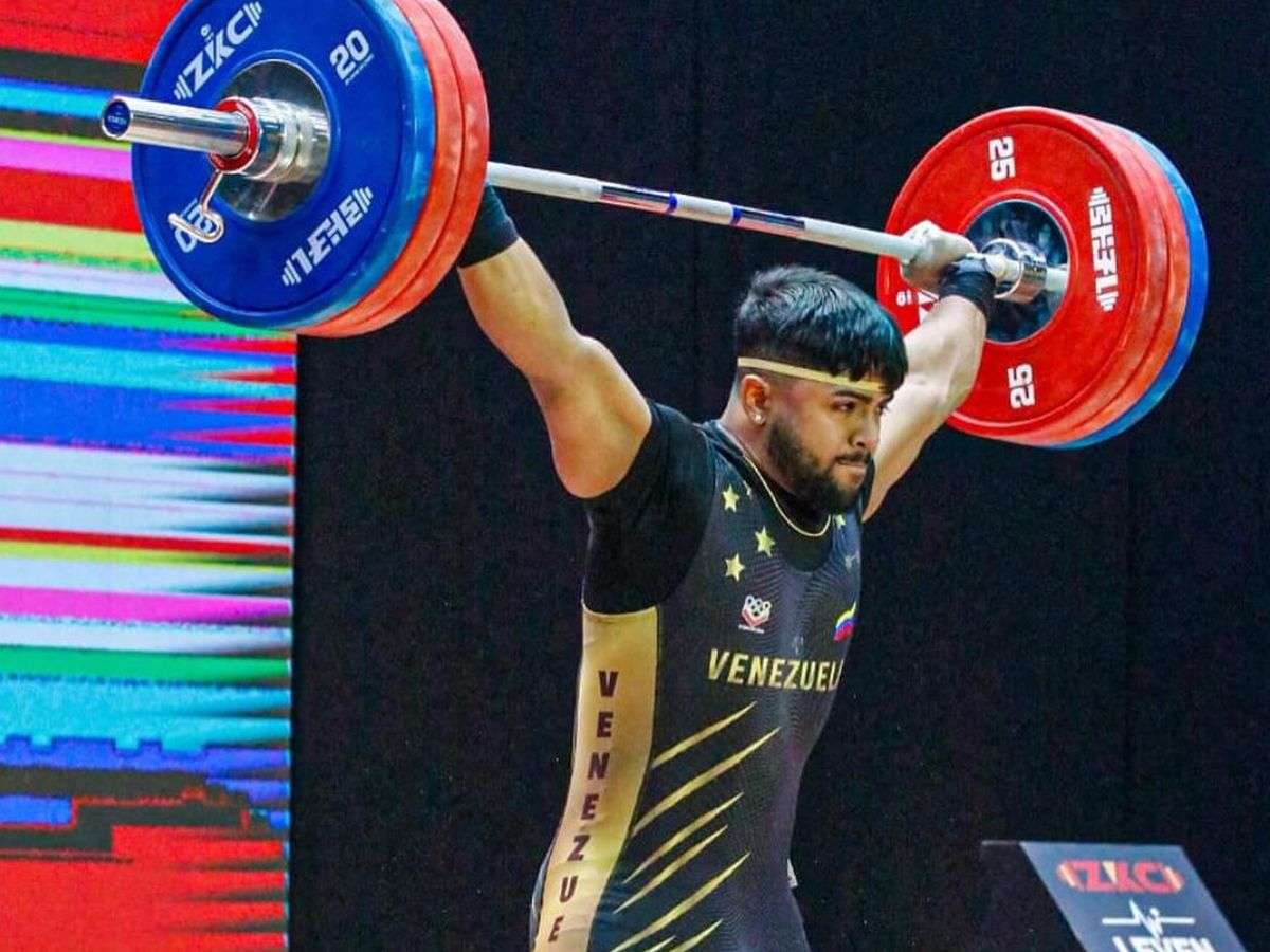 Pesistas se preparan en Türkiye para el Mundial