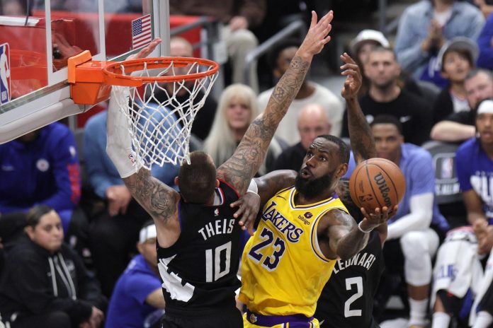 LeBron James superó los 40.000 puntos en la NBA