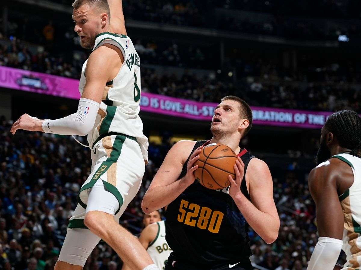 Jokic se luce con triple doble para Nuggets