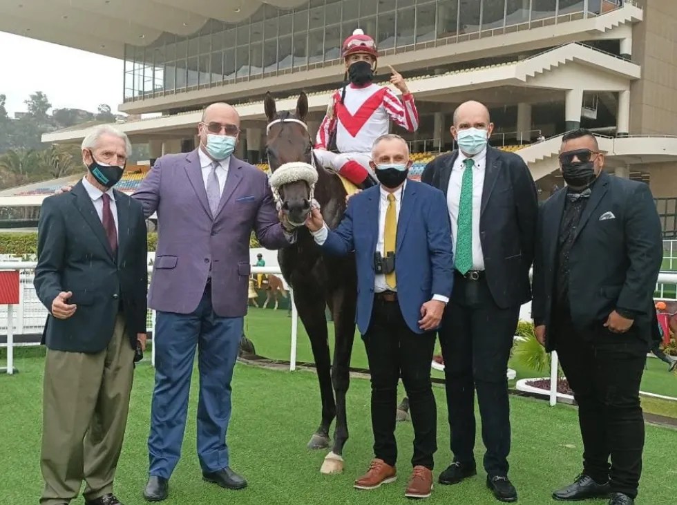 Rafael Cartolano con triplete de fotos