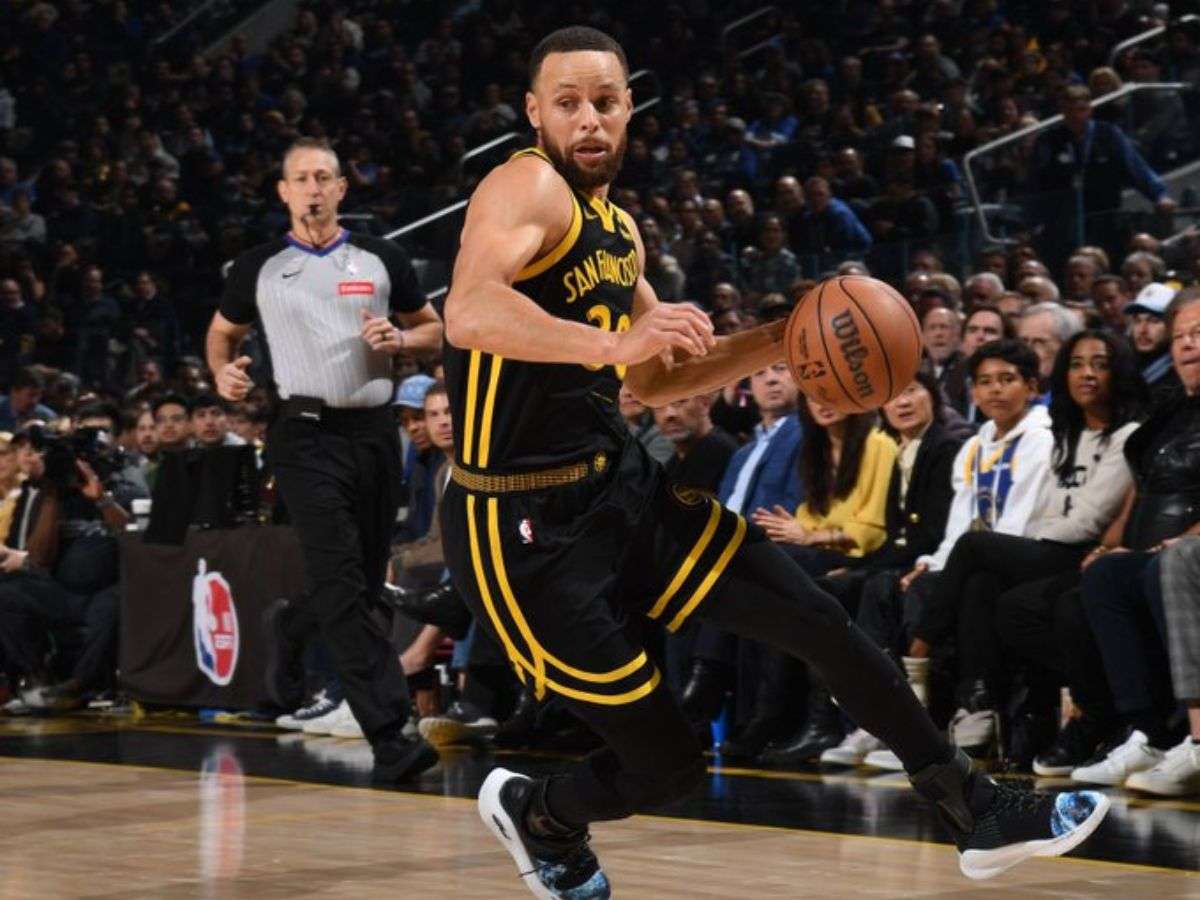 Curry guía aplastante victoria de Warriors