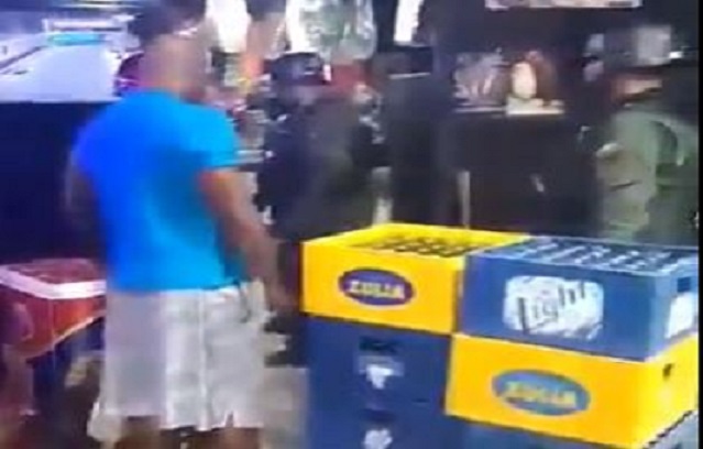 Dueño de licorería en Guarenas rompió cajas de cervezas tras intento de decomiso de la GNB