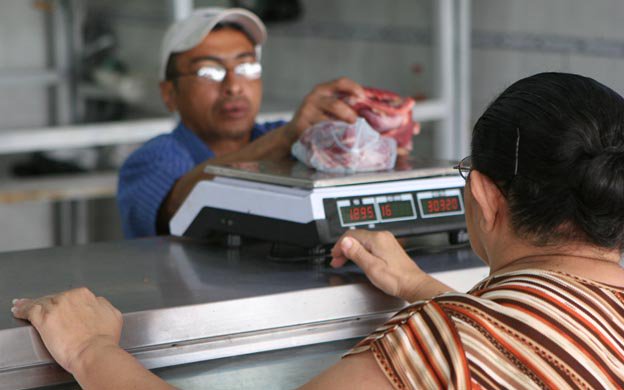 Se mantendrán los precios de la carne y se apoya financieramente a los productores
