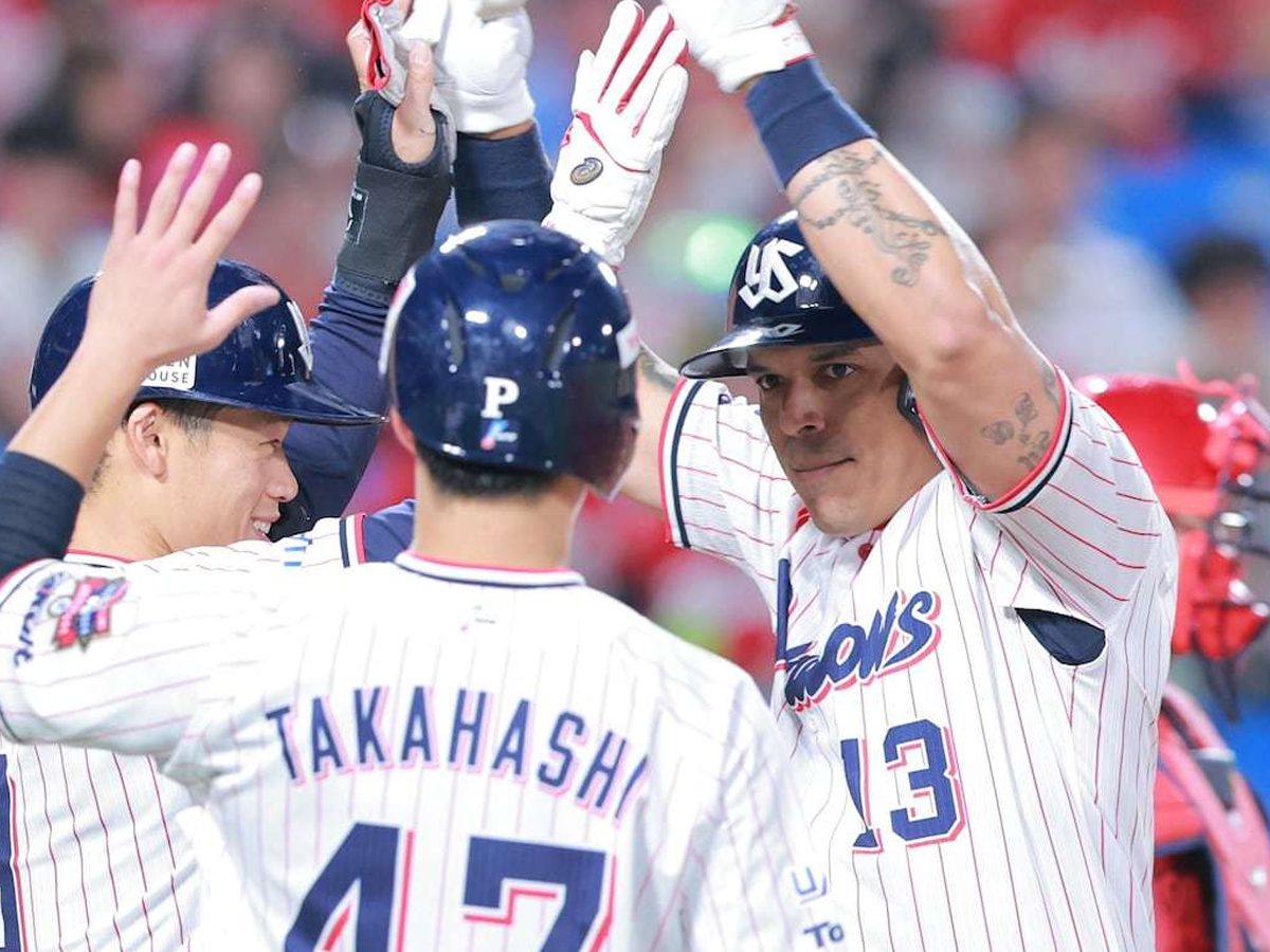 José Osuna exhibe gran poder con Yakult en Japón