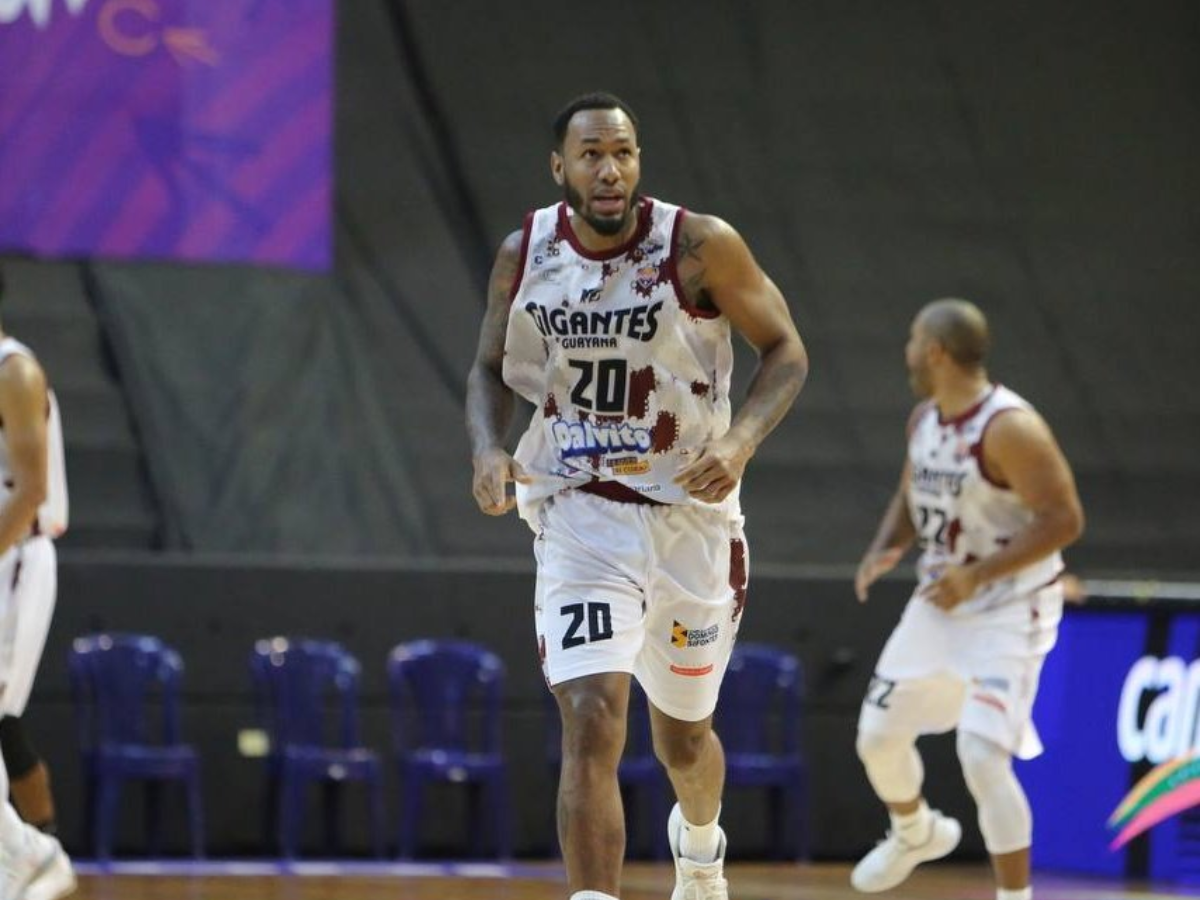 Albert Arias se prepara para jugar con Diablos