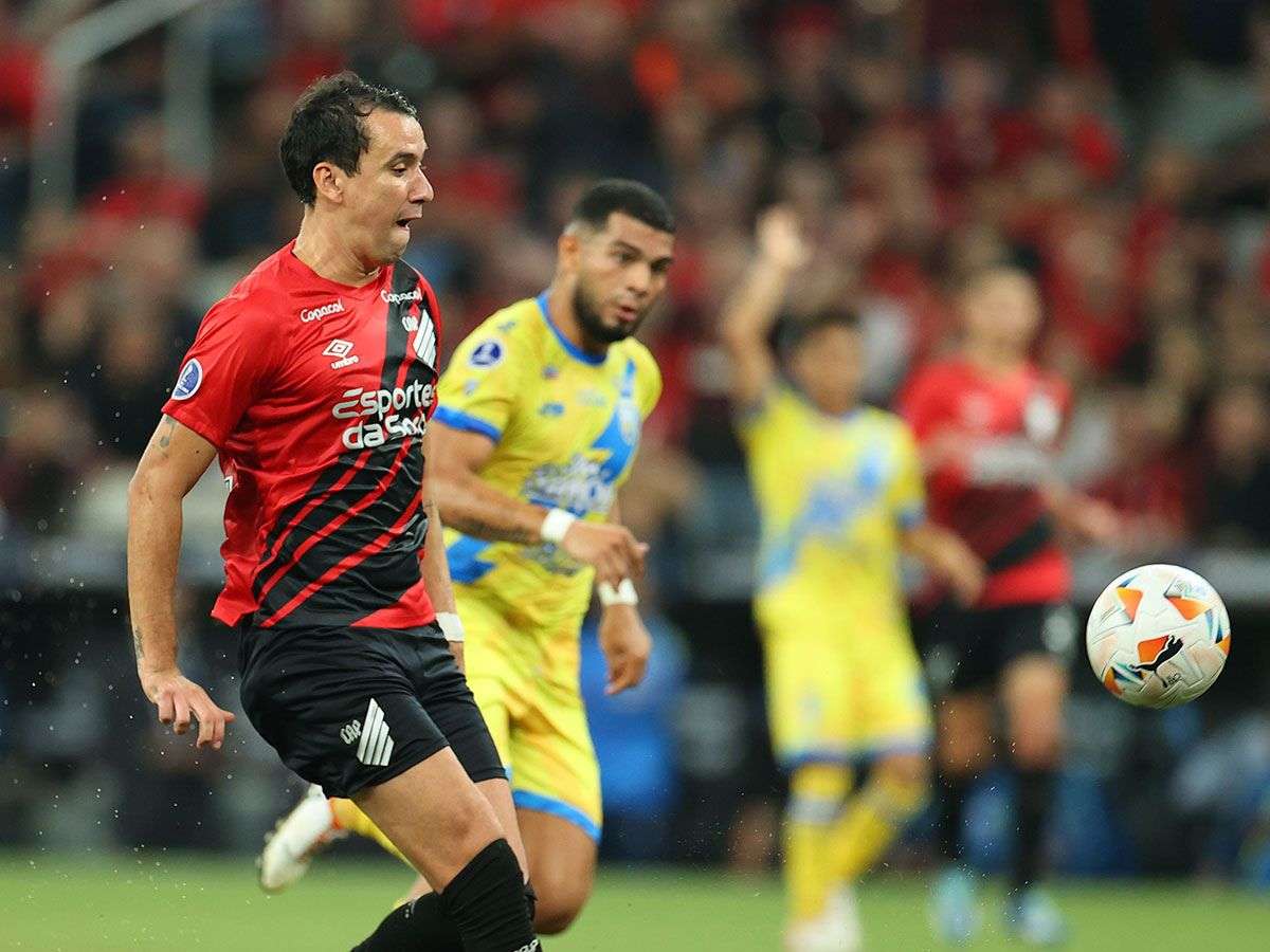 Ath. Paranaense no tuvo piedad con Rayo Zuliano