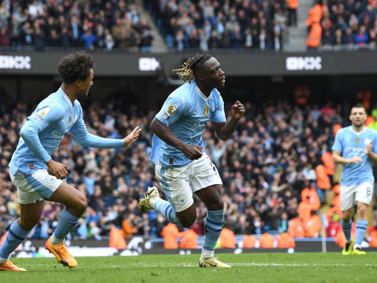 City asalta la cima de la Premier con goleada