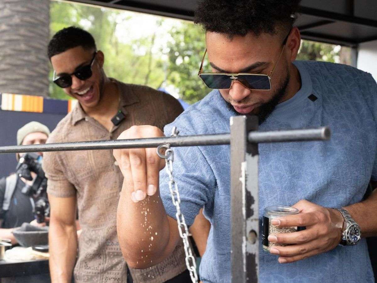 Elías Díaz mostró sus dotes culinarias en el Taco Tour 