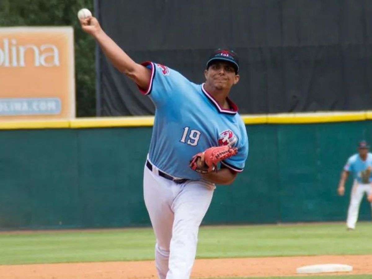 Caciques sumó al bullpen a Emerson Martínez