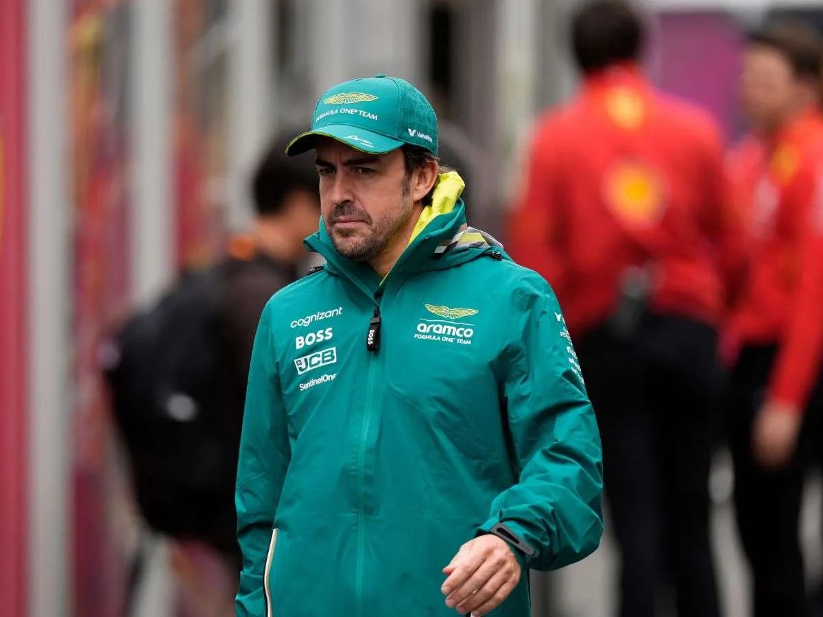 Fernando Alonso renueva con Aston Martin