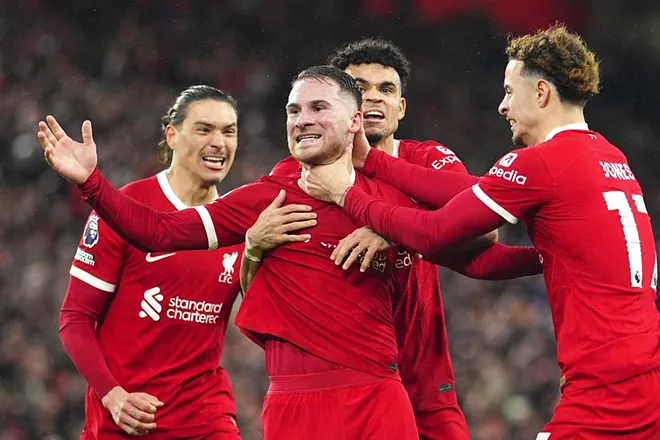 Liverpool mantiene el liderazgo en la Premier League