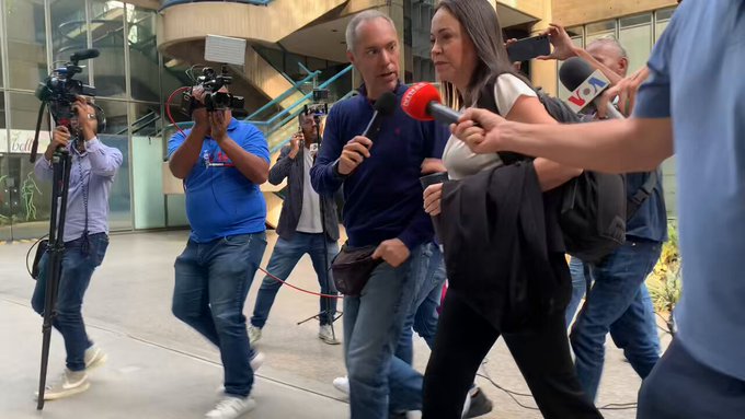 María Corina Machado llegó a la reunión con la Plataforma Unitaria