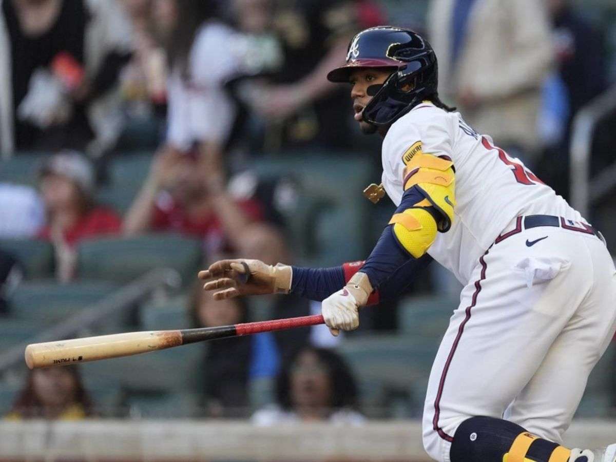Ronald Acuña Jr. despierta con el bate