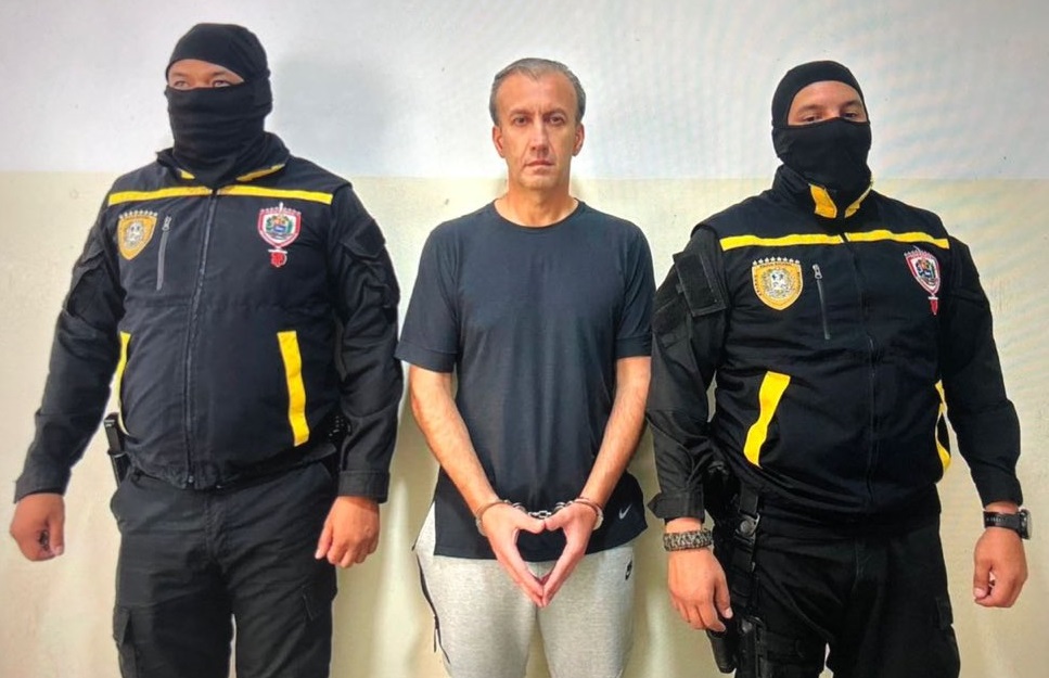 La FOTO policial de Tareck El Aissami con los ganchos puestos
