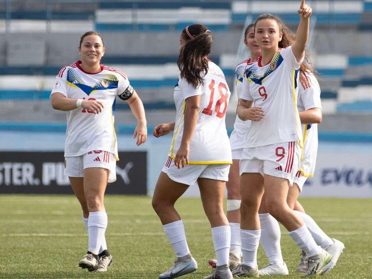 Vinotinto femenina encara a Colombia
