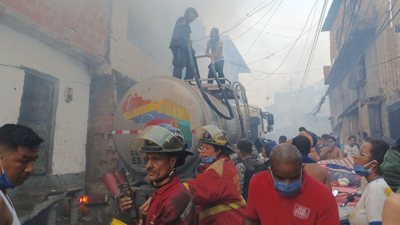 Autoridades se desplegaron por incendios forestales en el Waraira Repano y otros sectores de Caracas