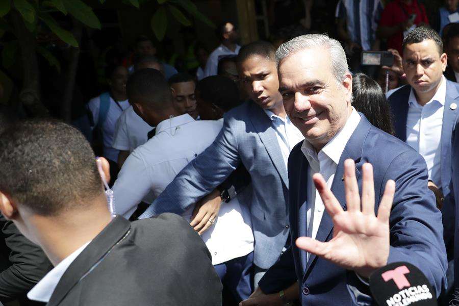 Presidente dominicano destaca “paz” y “tranquilidad” en comicios