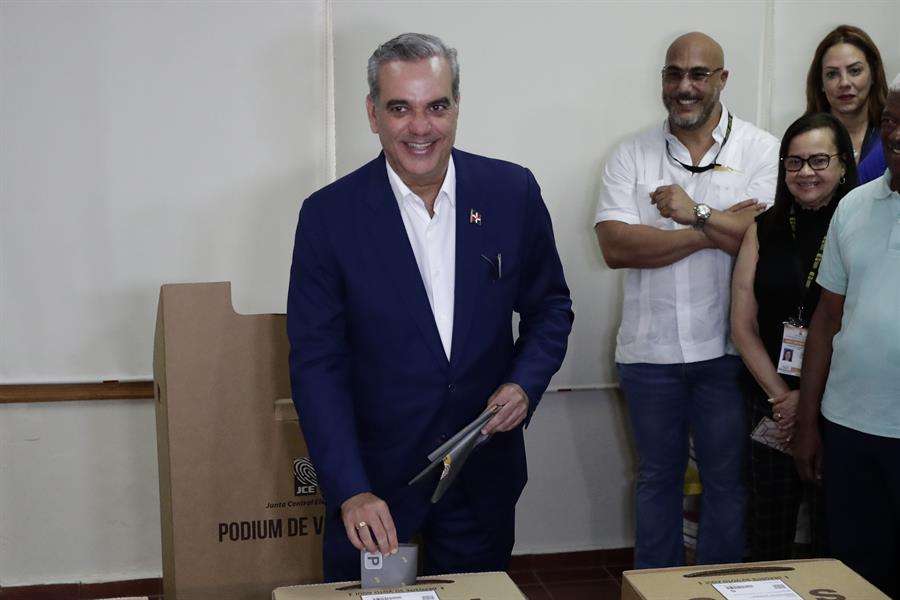 Luis Abinader lidera elecciones en República Dominicana con 59,24%