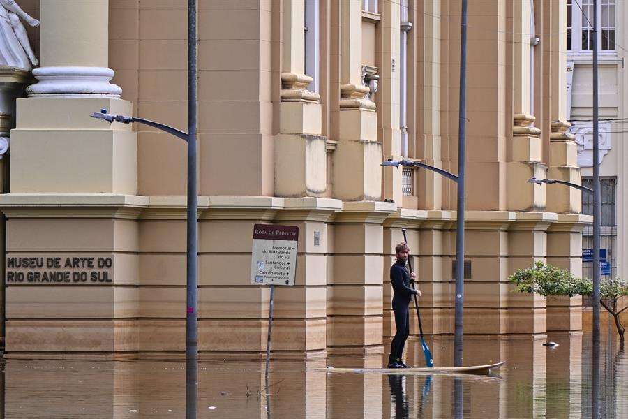 Llegan a 158 los muertos por inundaciones al sur de Brasil