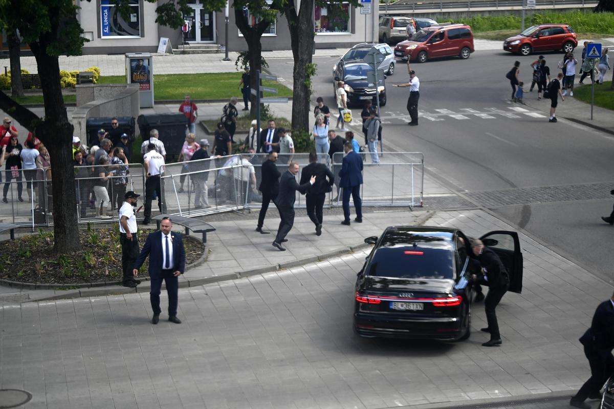 En estado crítico el primer ministro de Eslovaquia tras atentado