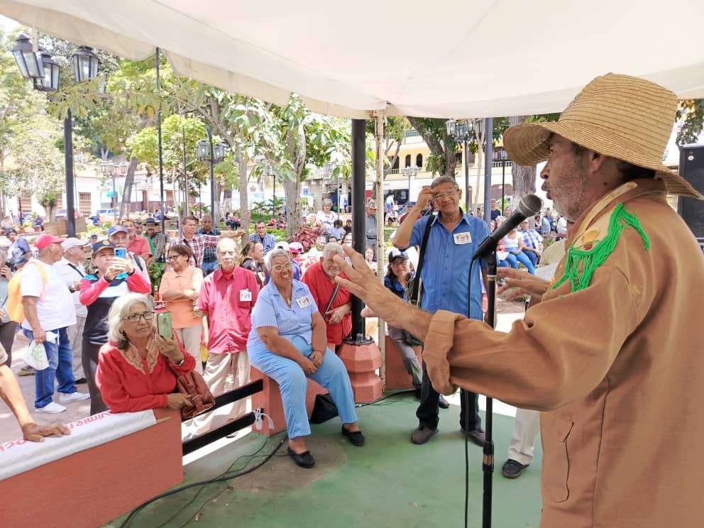 Con jornadas integrales celebraron el día del abuelo en las regiones