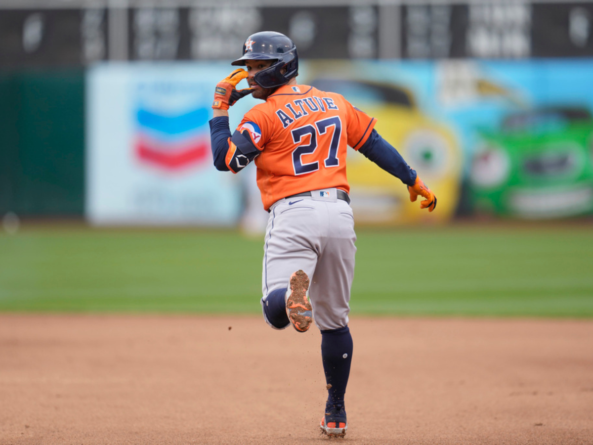 Altuve hace historia con su robo 300