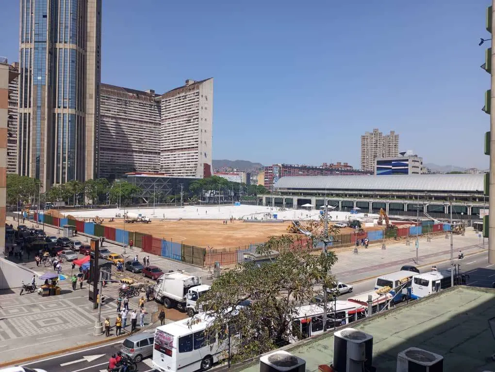 Avanza construcción de mega plaza junto a la GAN en Caracas