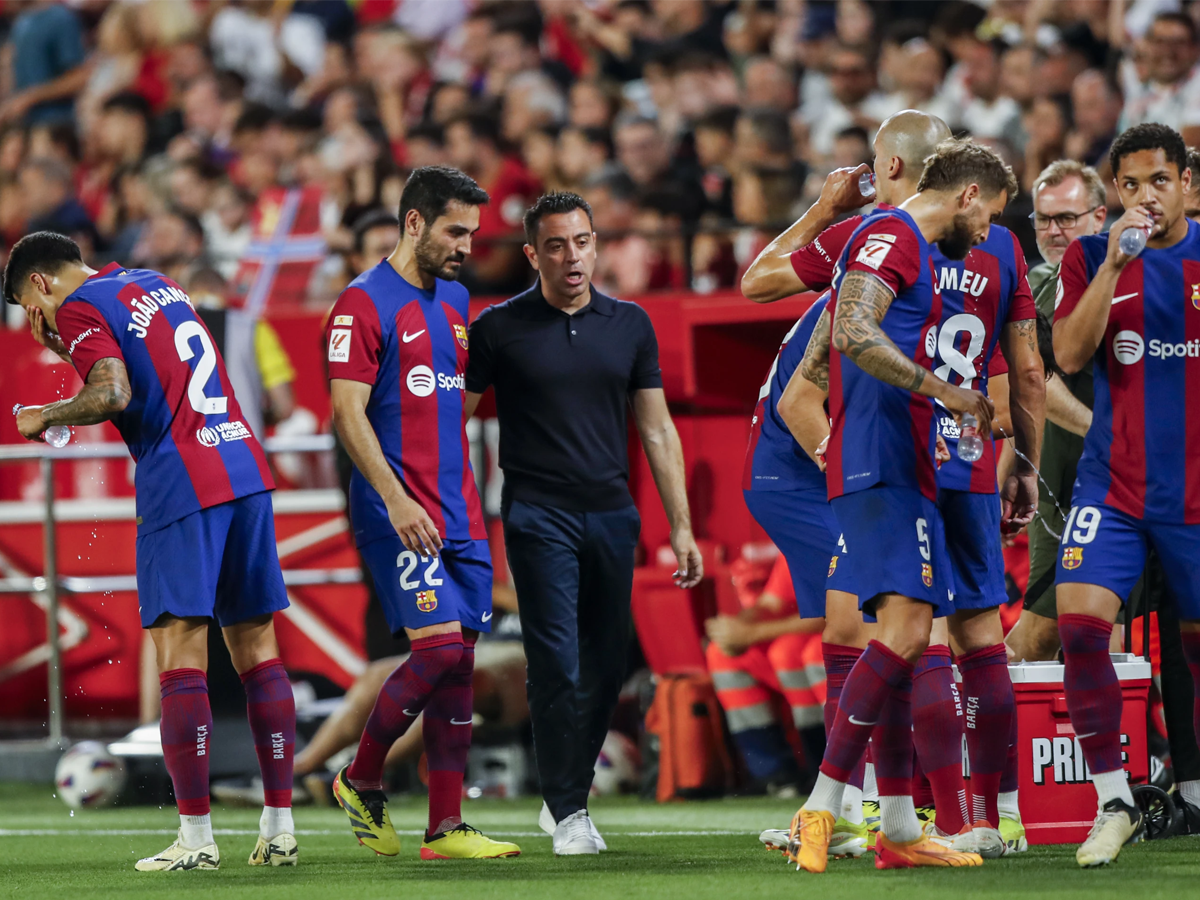 Barcelona gana su último partido con Xavi al mando