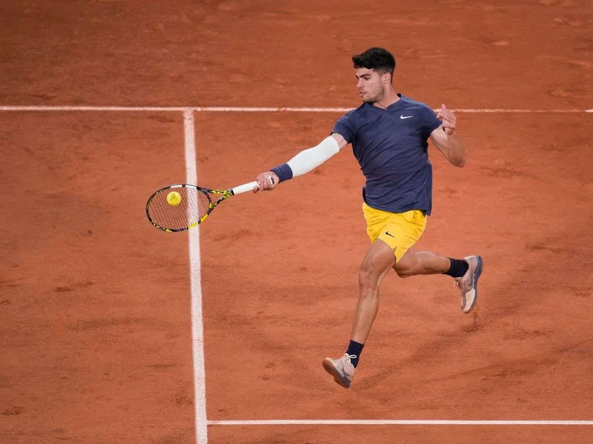 Alcaraz debutó con victoria en Roland Garros