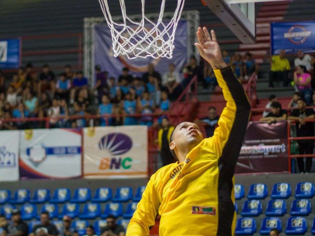 César García toma un aire en Gaiteros